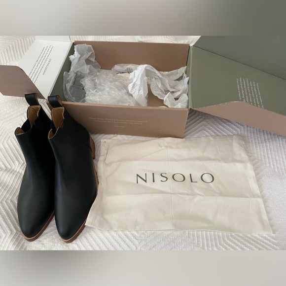 Nisolo Eva Everyday Chelsea boot - Picture 3 of 4